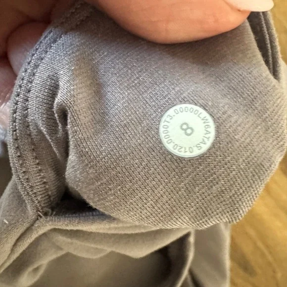 Lululemon Women's Gray Jogger Cropped Pants Athletic Activewear Size 8 - Picture 4 of 4